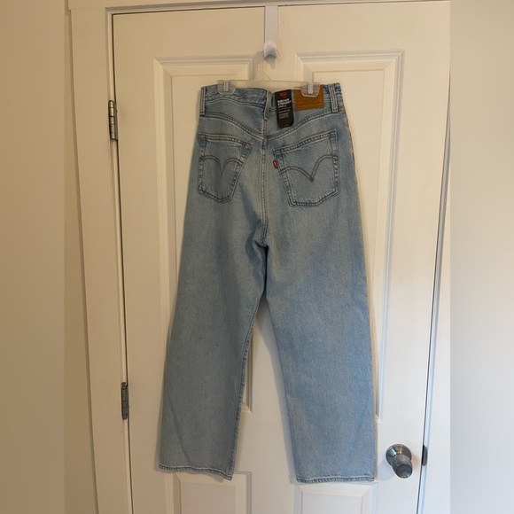 New! Levi’s Ribcage Denim. - Picture 4 of 6